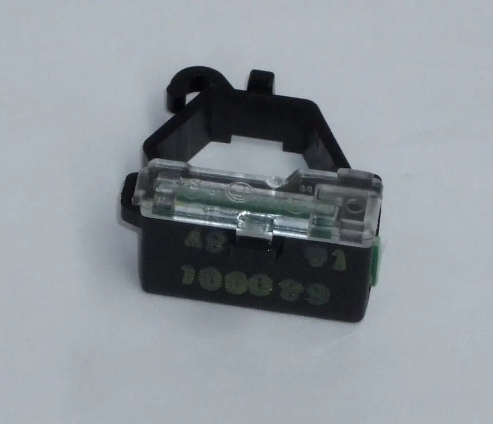 Daikin Durchflusssensor in schwarzem Gehäuse mit transparentem oberen Teil, auf weißem Hintergrund. Sieht aus wie ein elektrisches Bauteil mit Anschlussmöglichkeiten.